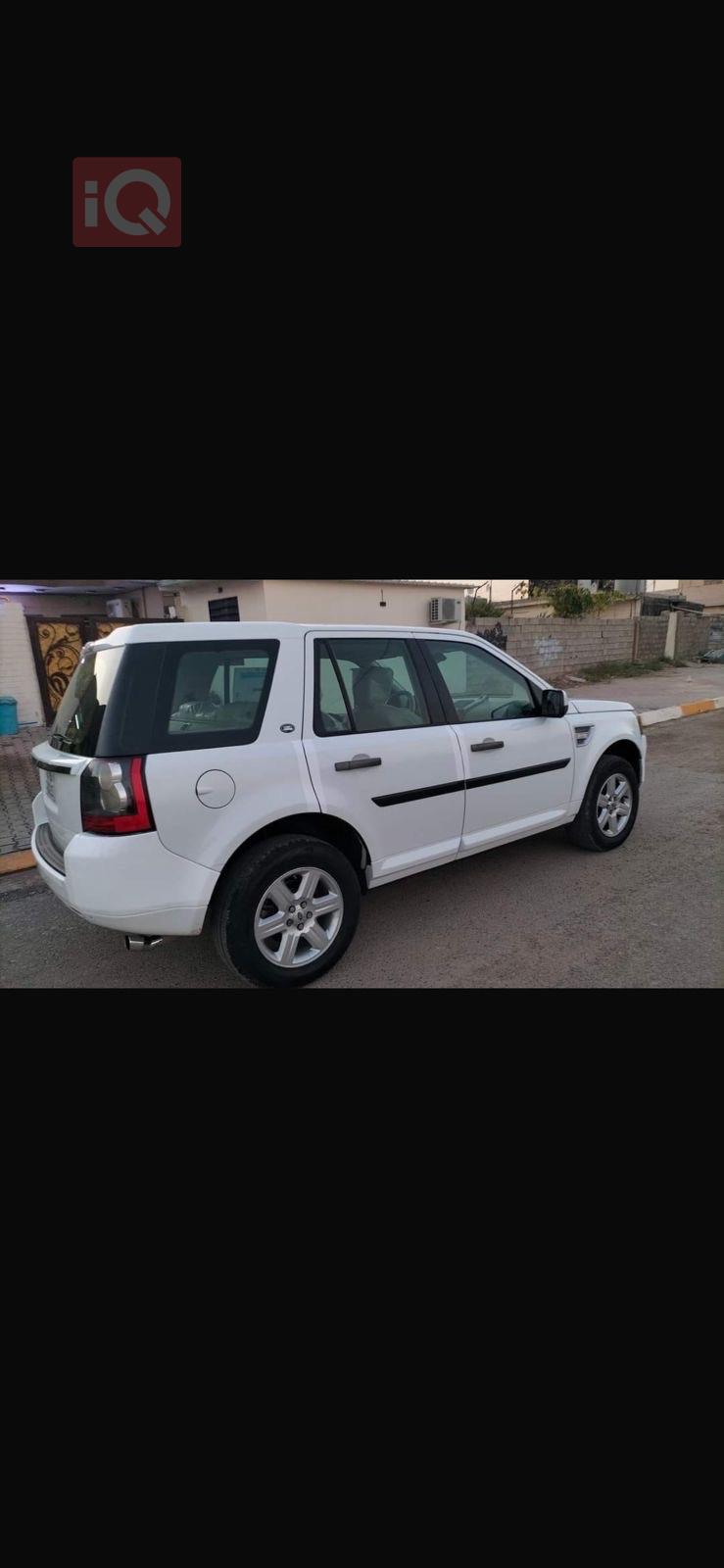 لاند ڕۆڤەر LR2